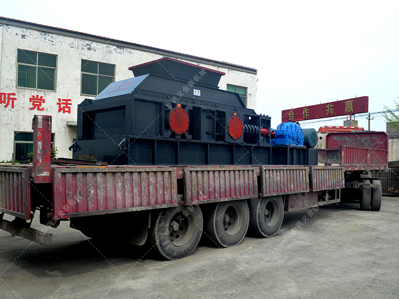 時產(chǎn)100噸瓜米石對輥制砂機多少錢？