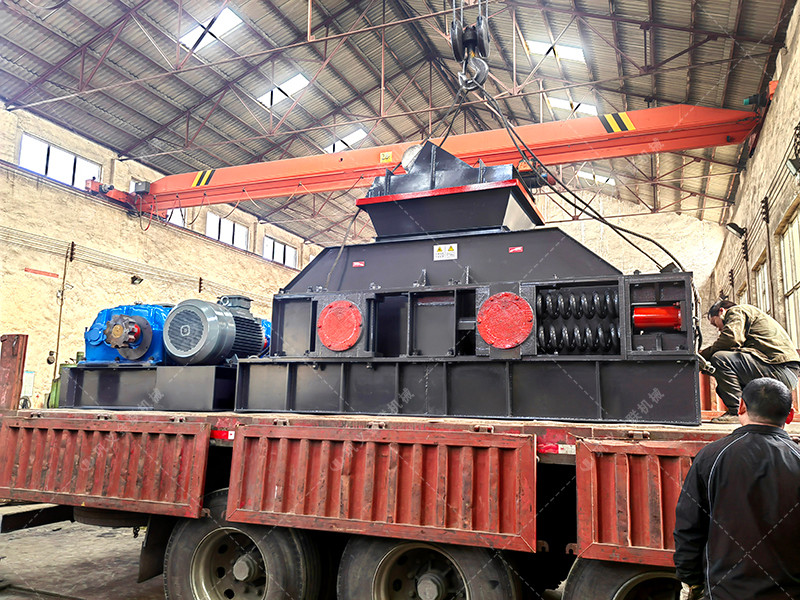 1208型直連式半自動(dòng)對(duì)輥制砂機(jī)發(fā)貨